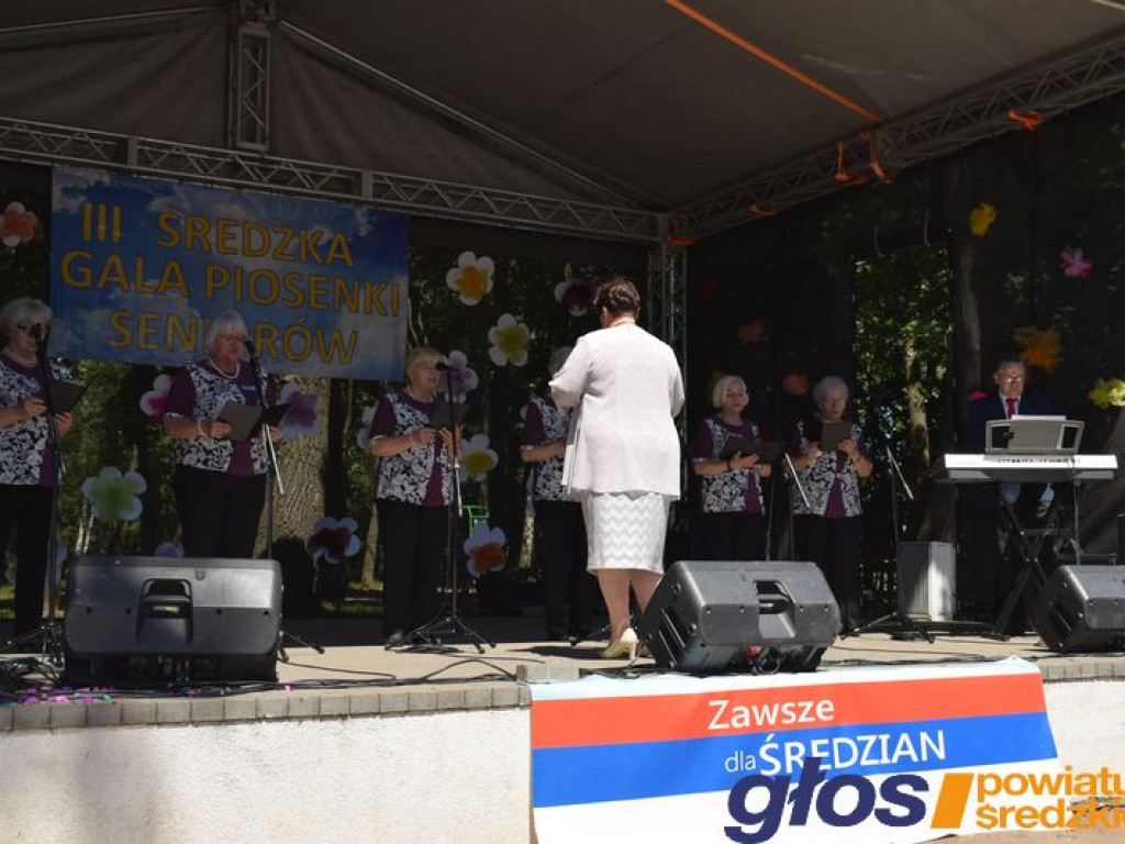 Seniorzy też śpiewają  [ZDJĘCIA]