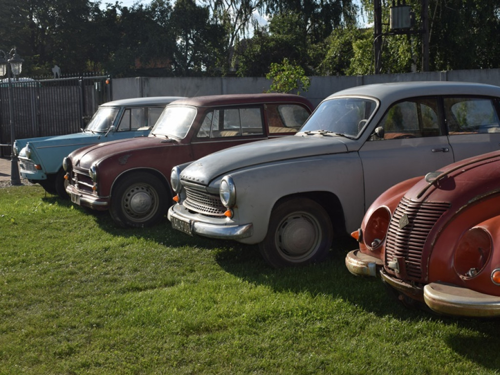 Zabytkowe auta w Romanowie