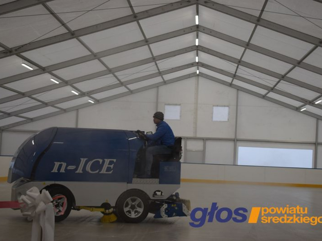 Lodowisko już otwarte [ZDJĘCIA]