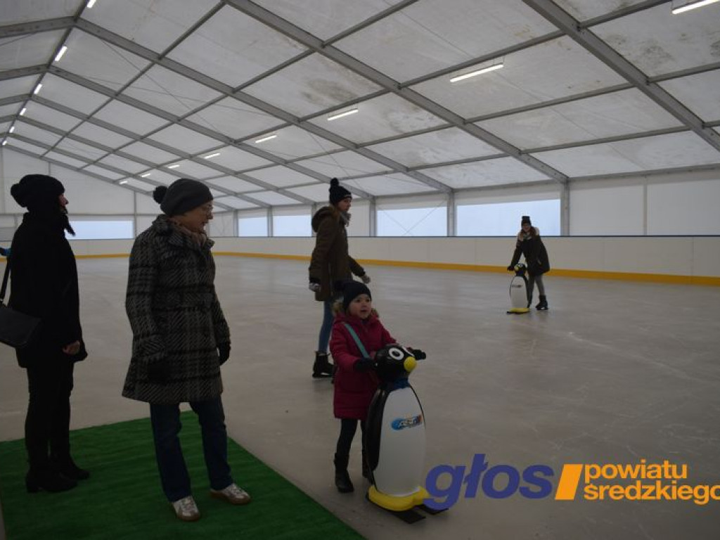 Lodowisko już otwarte [ZDJĘCIA]