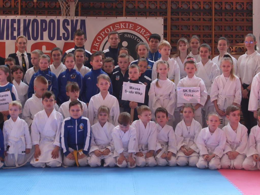 Mikasa z pucharem w Dominowie