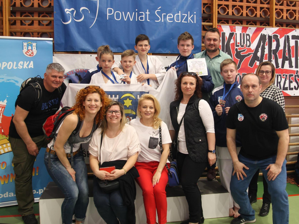 Mikasa z pucharem w Dominowie