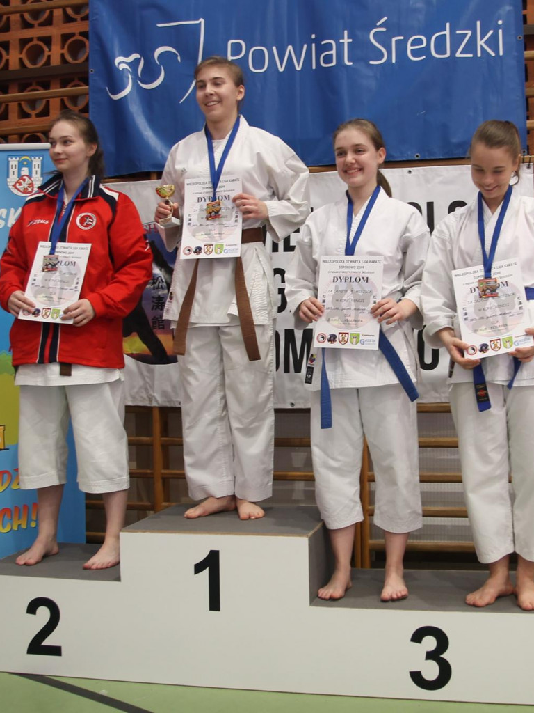 Mikasa z pucharem w Dominowie