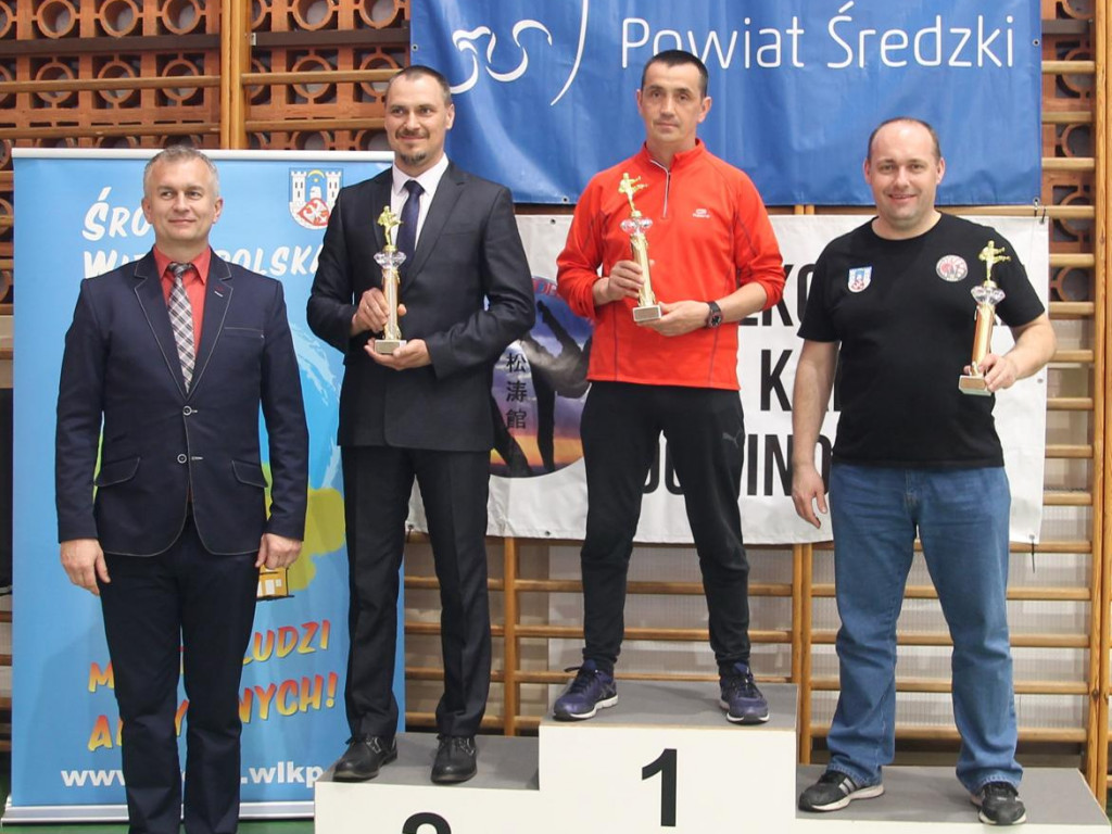 Mikasa z pucharem w Dominowie