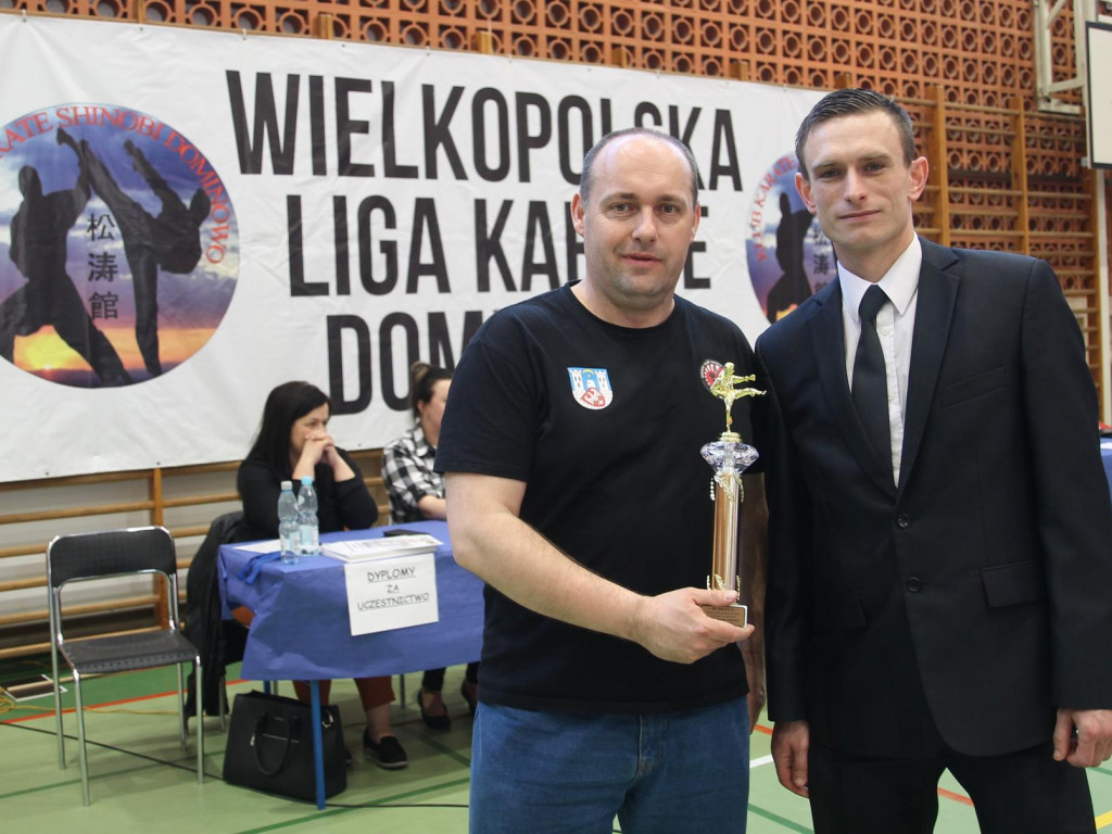 Mikasa z pucharem w Dominowie