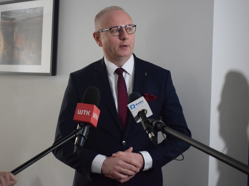 Środa: Punkt paszportowy oficjalnie otwarty