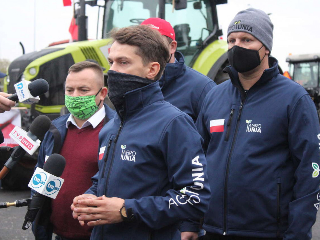 Koszuty: Zablokowana jedenastka! Rolnicy nie ustępują
