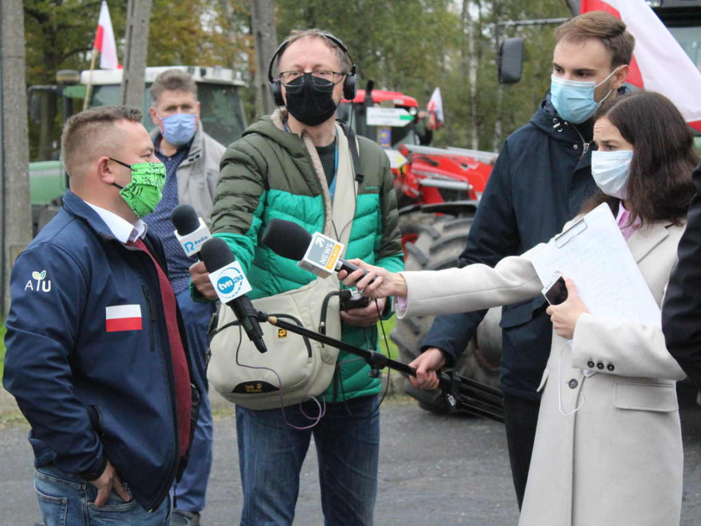 Koszuty: Zablokowana jedenastka! Rolnicy nie ustępują