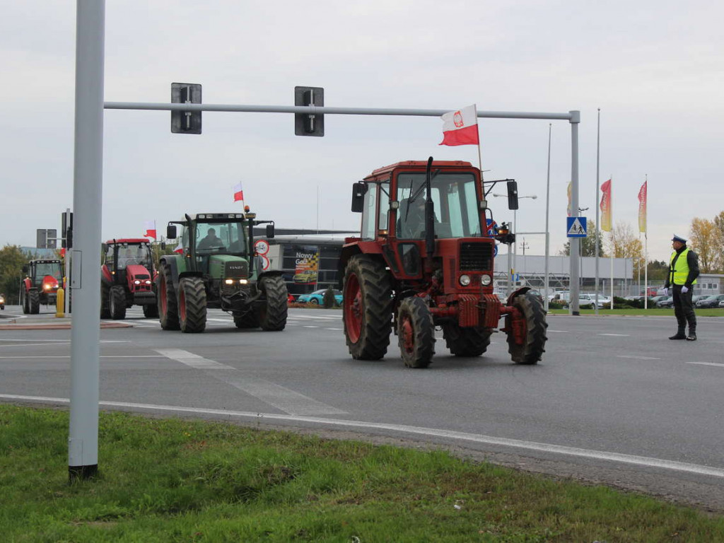 Koszuty: Zablokowana jedenastka! Rolnicy nie ustępują