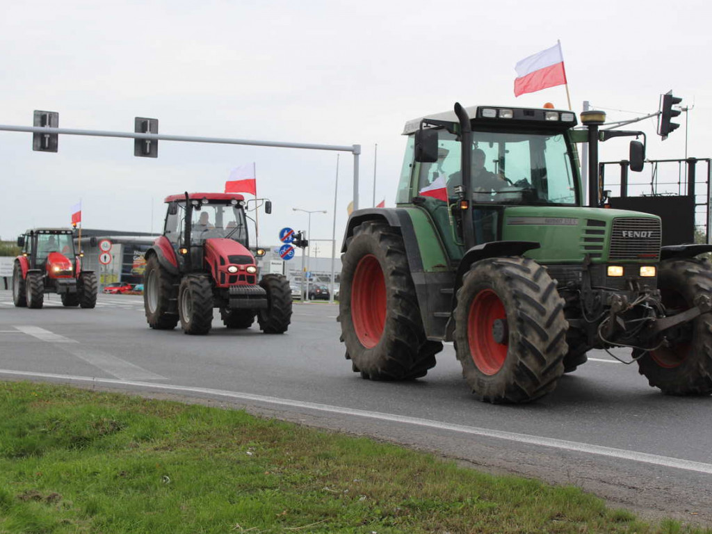 Koszuty: Zablokowana jedenastka! Rolnicy nie ustępują
