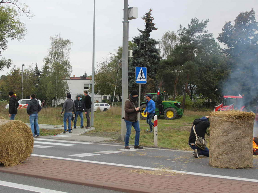 Koszuty: Zablokowana jedenastka! Rolnicy nie ustępują