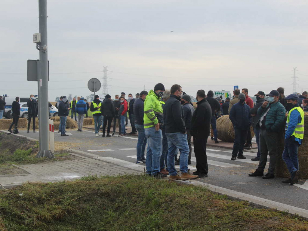 Koszuty: Zablokowana jedenastka! Rolnicy nie ustępują