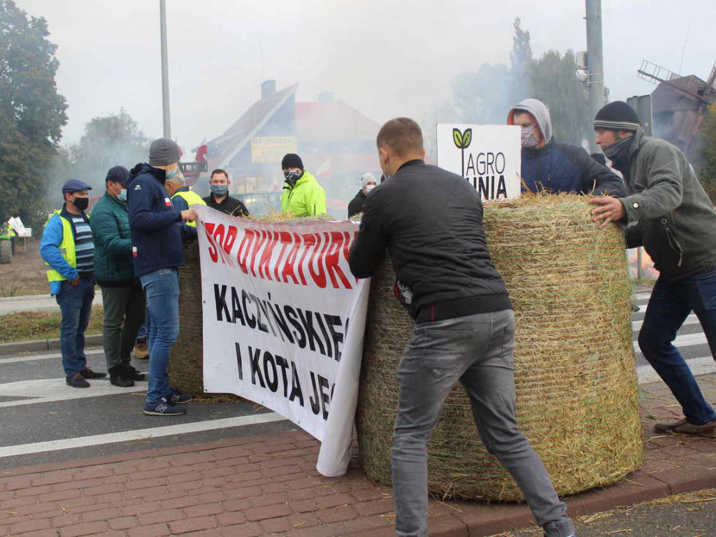 Koszuty: Zablokowana jedenastka! Rolnicy nie ustępują
