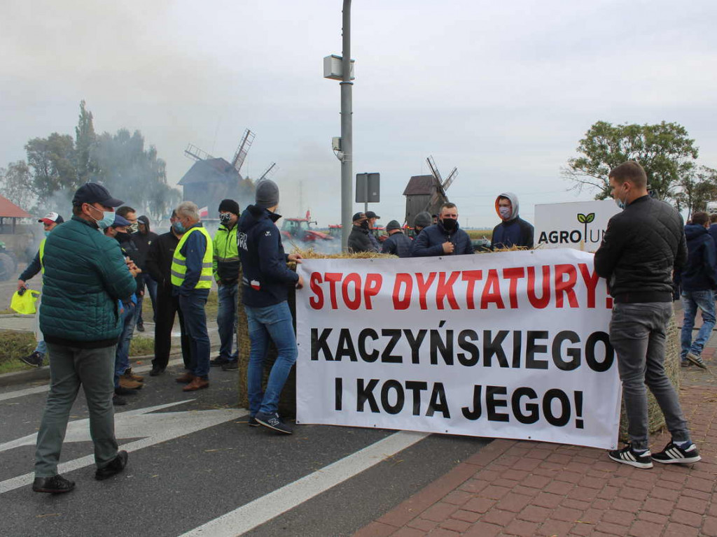 Koszuty: Zablokowana jedenastka! Rolnicy nie ustępują