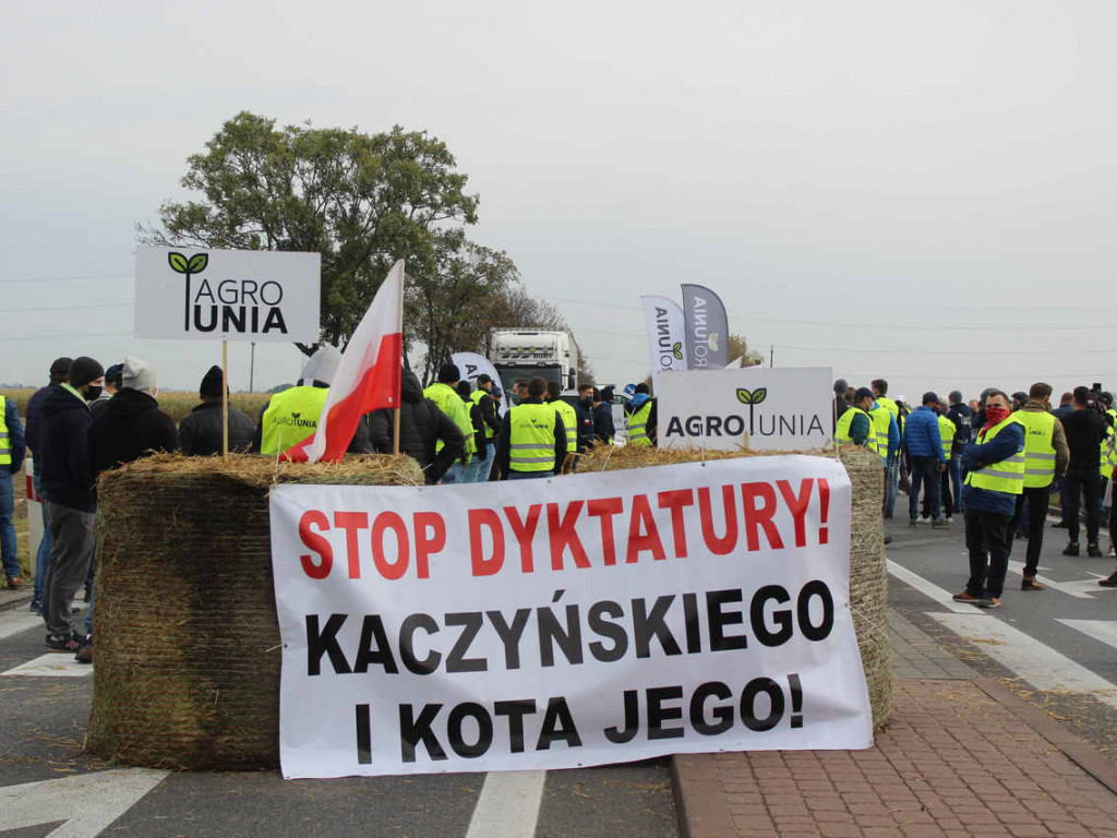 Koszuty: Zablokowana jedenastka! Rolnicy nie ustępują