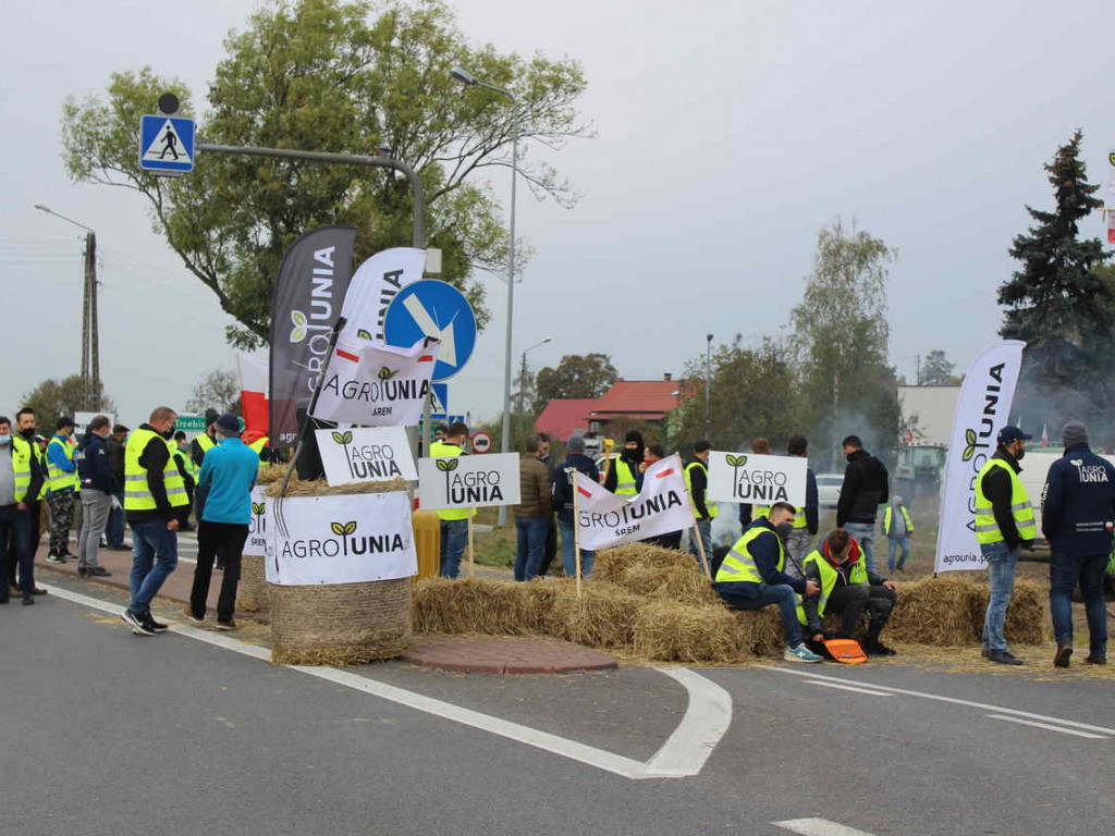 Koszuty: Zablokowana jedenastka! Rolnicy nie ustępują