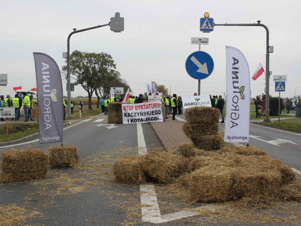 Koszuty: Zablokowana jedenastka! Rolnicy nie ustępują