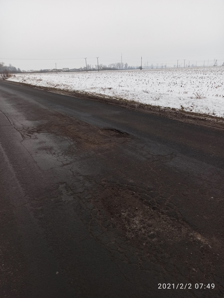 Naprawiają ciągle drogę, a efektów nie widać