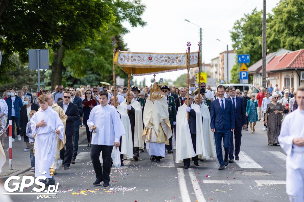Procesja Bożego Ciała ulicami Środy