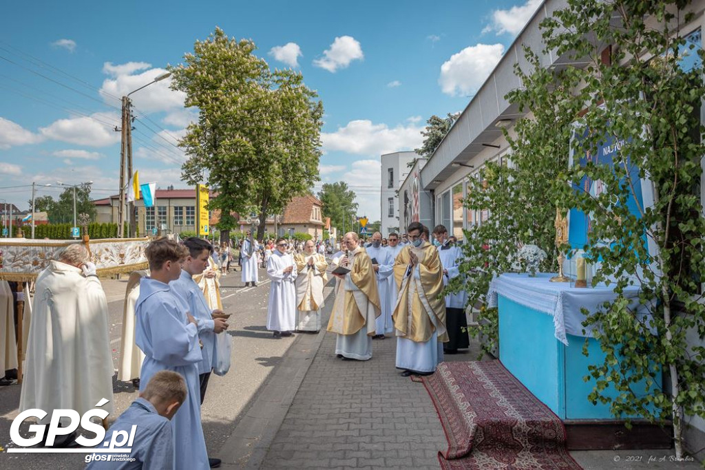 Procesja Bożego Ciała ulicami Środy