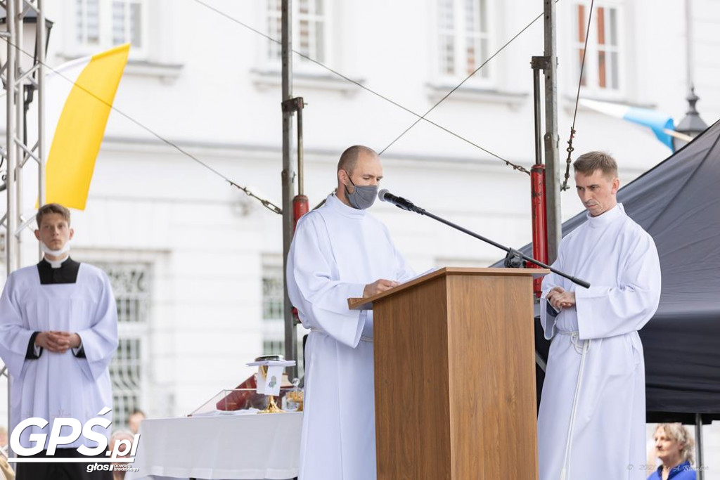 Procesja Bożego Ciała ulicami Środy