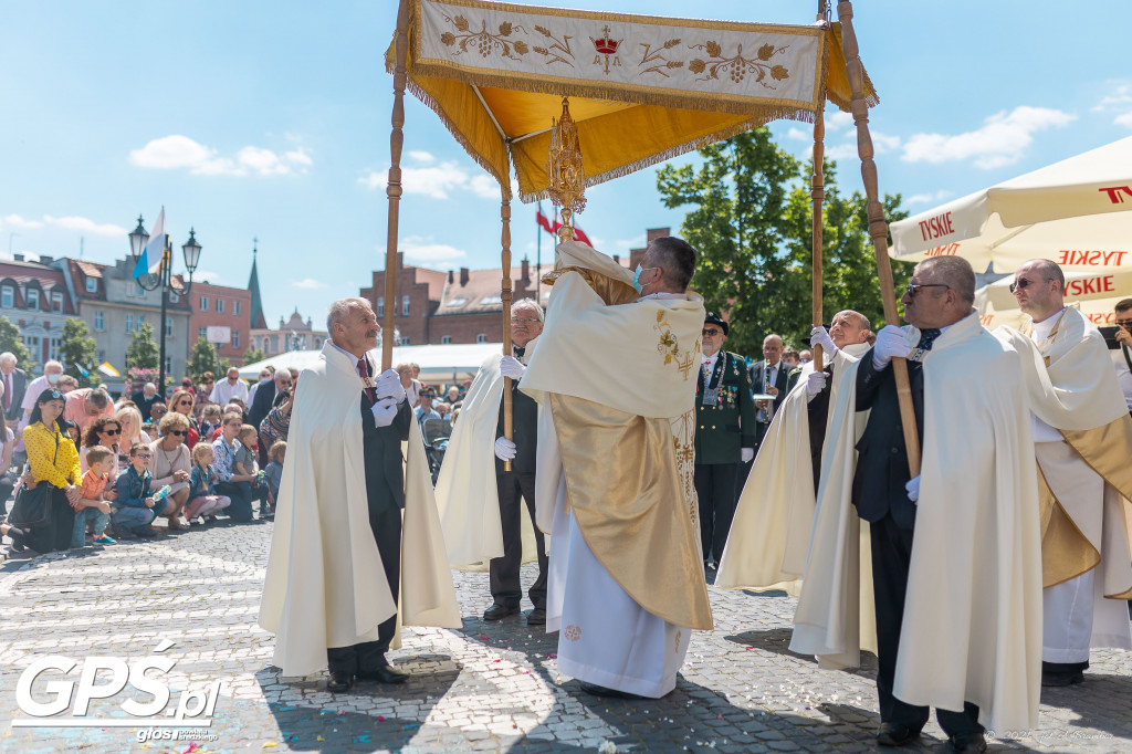 Procesja Bożego Ciała ulicami Środy