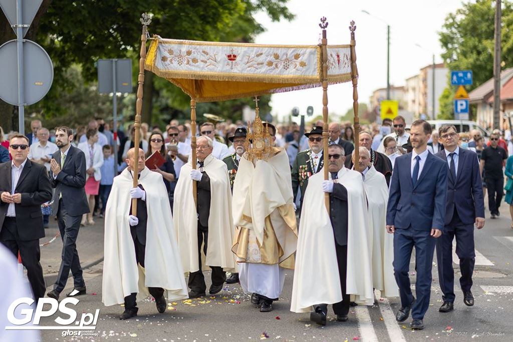 Procesja Bożego Ciała ulicami Środy