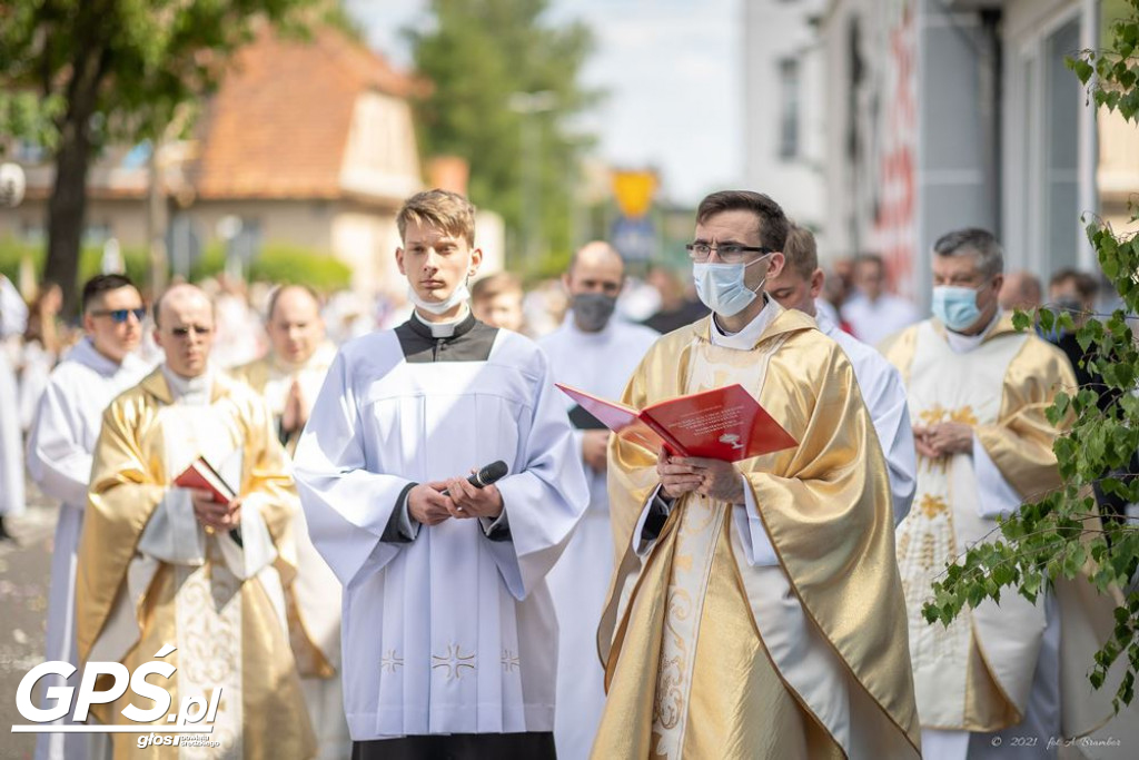 Procesja Bożego Ciała ulicami Środy