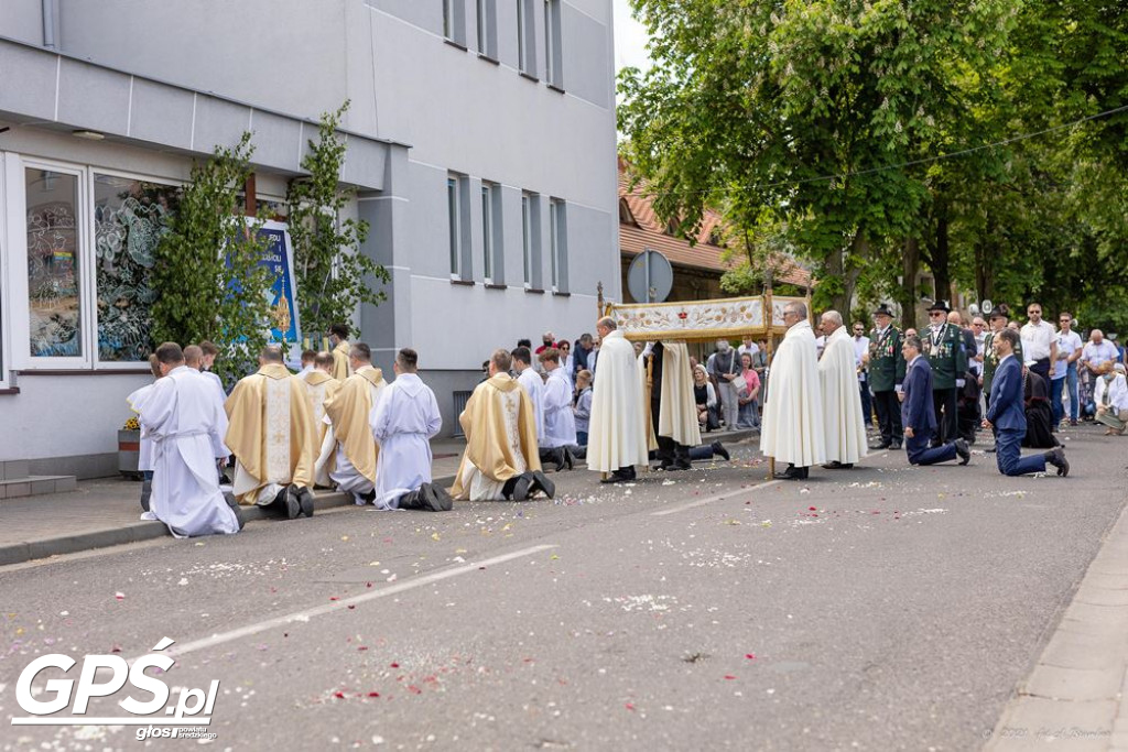 Procesja Bożego Ciała ulicami Środy