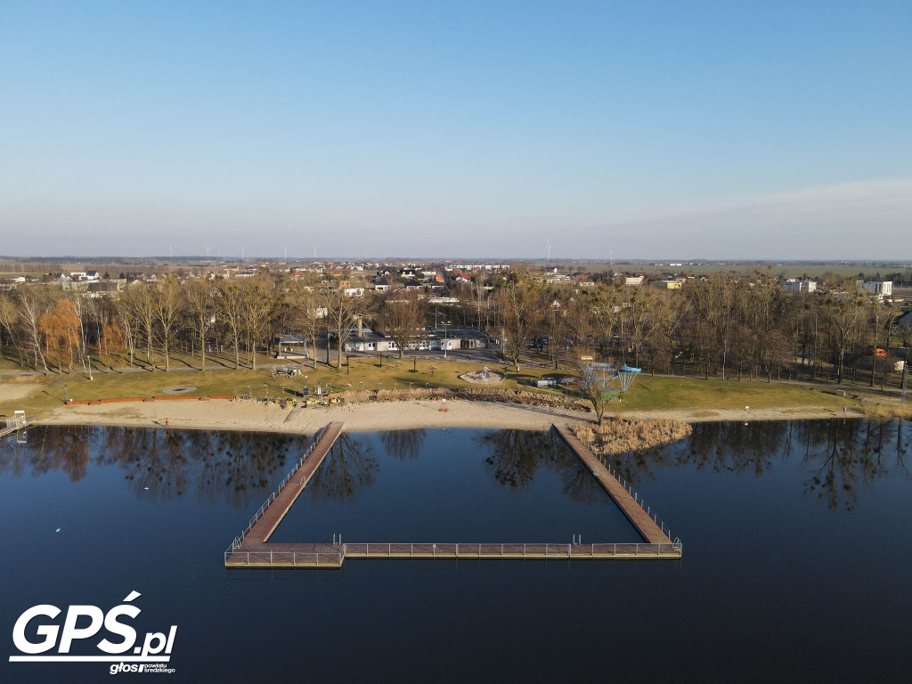 Budują mur oporowy