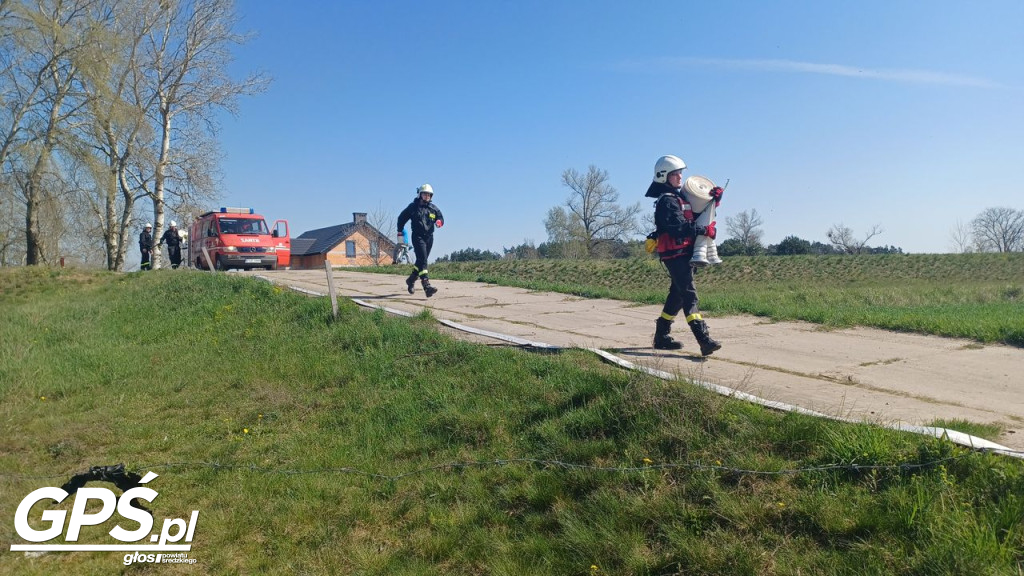 Ćwiczenia strażaków w Rogusku