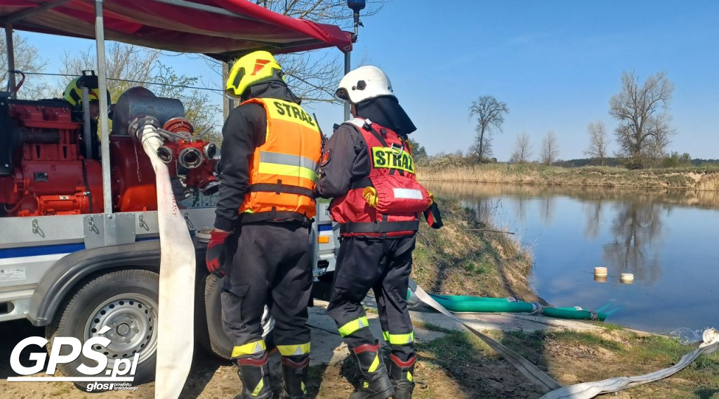 Ćwiczenia strażaków w Rogusku