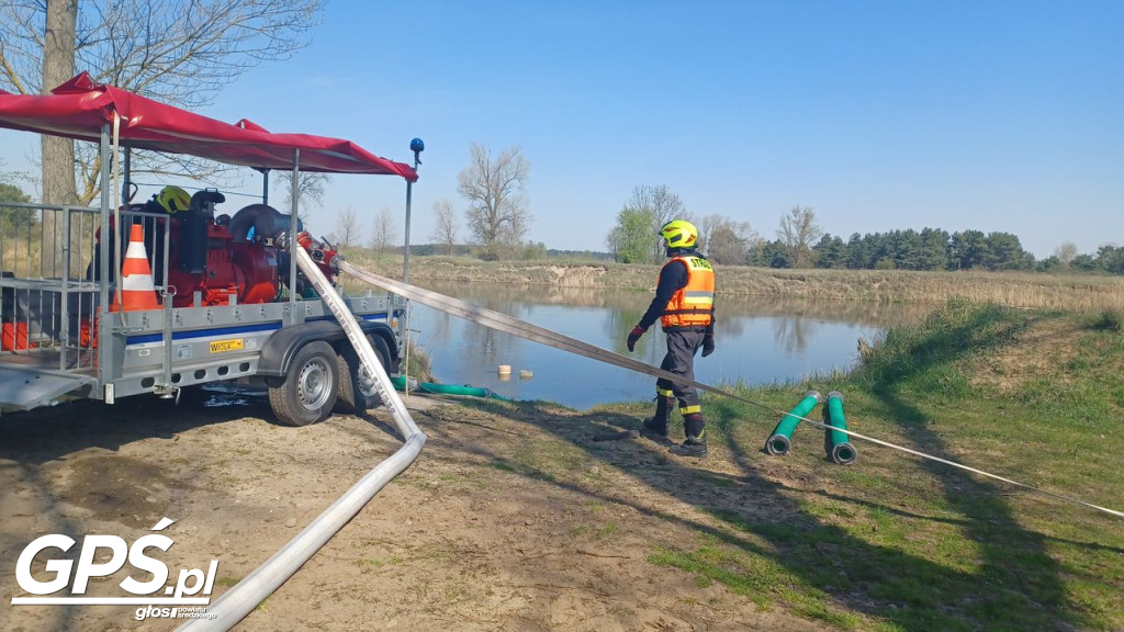 Ćwiczenia strażaków w Rogusku