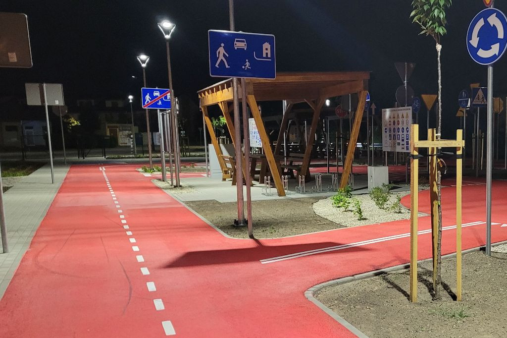 Miasteczko Rowerowe w Środzie Wielkopolskiej nocą...