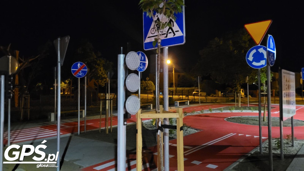 Miasteczko Rowerowe w Środzie Wielkopolskiej nocą...