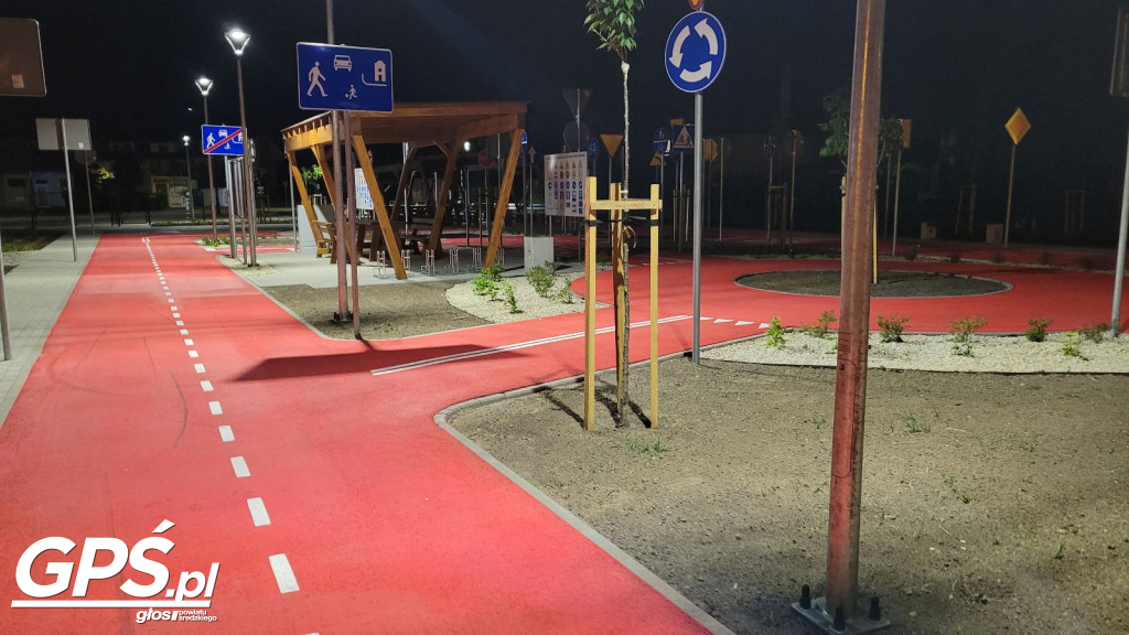 Miasteczko Rowerowe w Środzie Wielkopolskiej nocą...