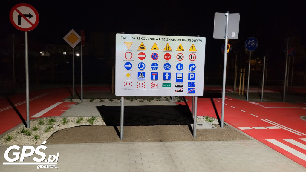 Miasteczko Rowerowe w Środzie Wielkopolskiej nocą...