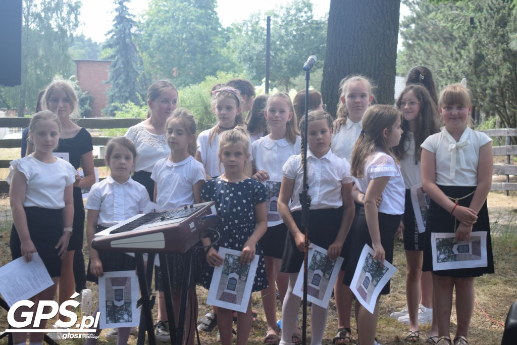 Odsłonięcie tablicy w Boguszynku