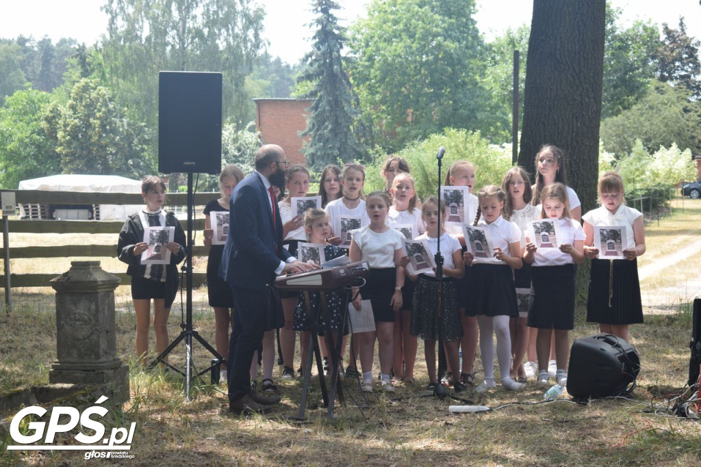 Odsłonięcie tablicy w Boguszynku