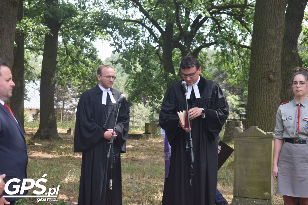 Odsłonięcie tablicy w Boguszynku