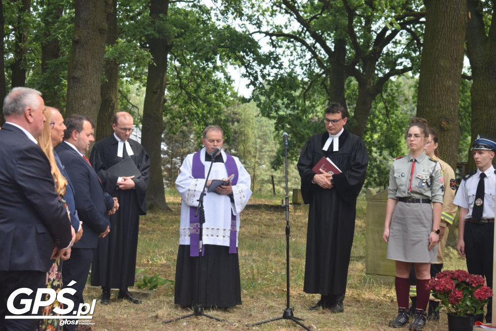 Odsłonięcie tablicy w Boguszynku