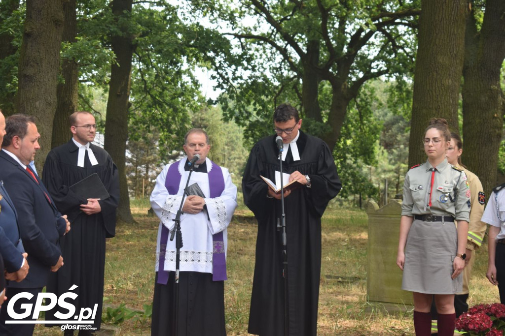 Odsłonięcie tablicy w Boguszynku