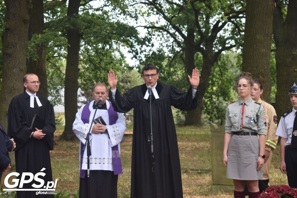 Odsłonięcie tablicy w Boguszynku