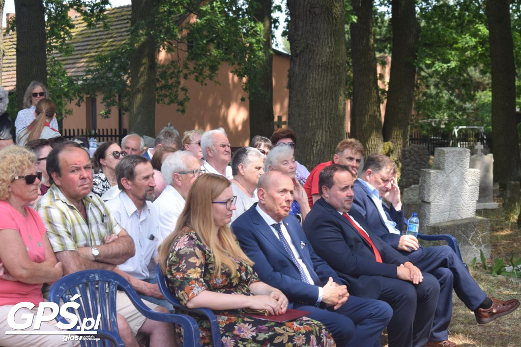 Odsłonięcie tablicy w Boguszynku
