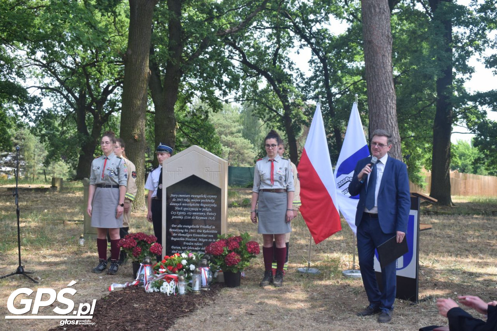 Odsłonięcie tablicy w Boguszynku