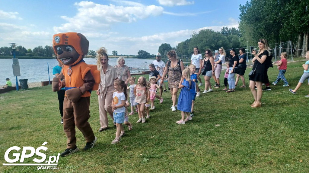 Festiwal baniek mydlanych i Holi nad jeziorem