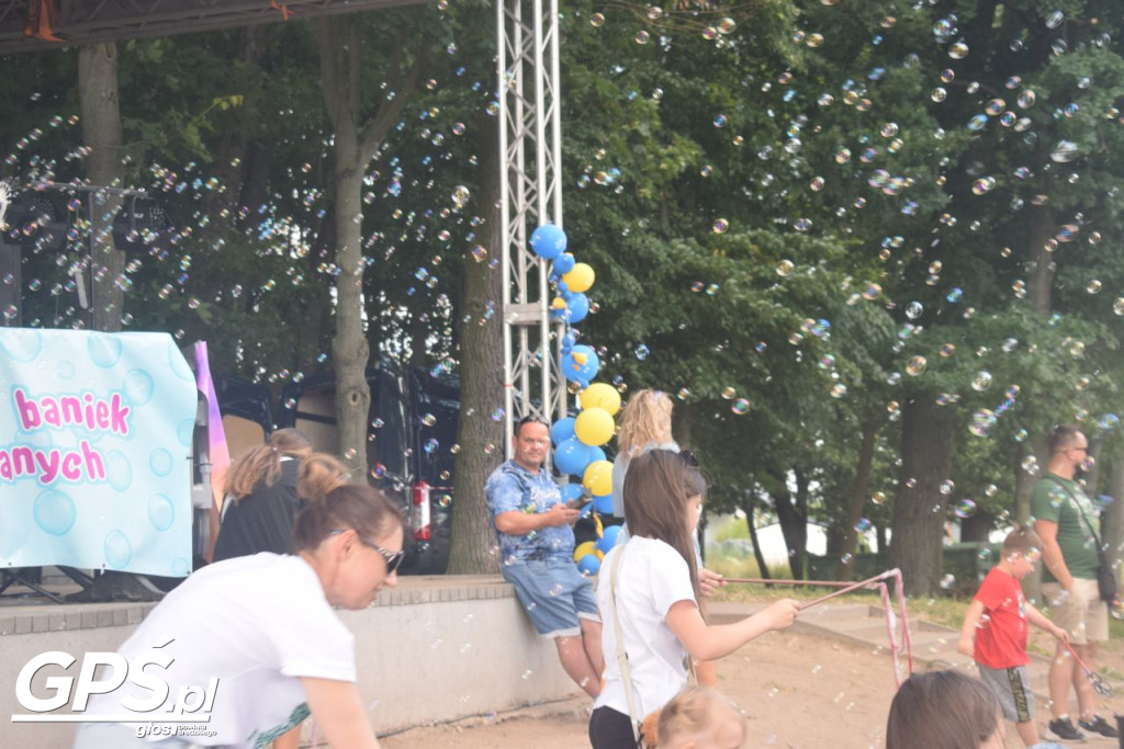 Festiwal baniek mydlanych i Holi nad jeziorem
