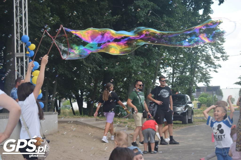 Festiwal baniek mydlanych i Holi nad jeziorem