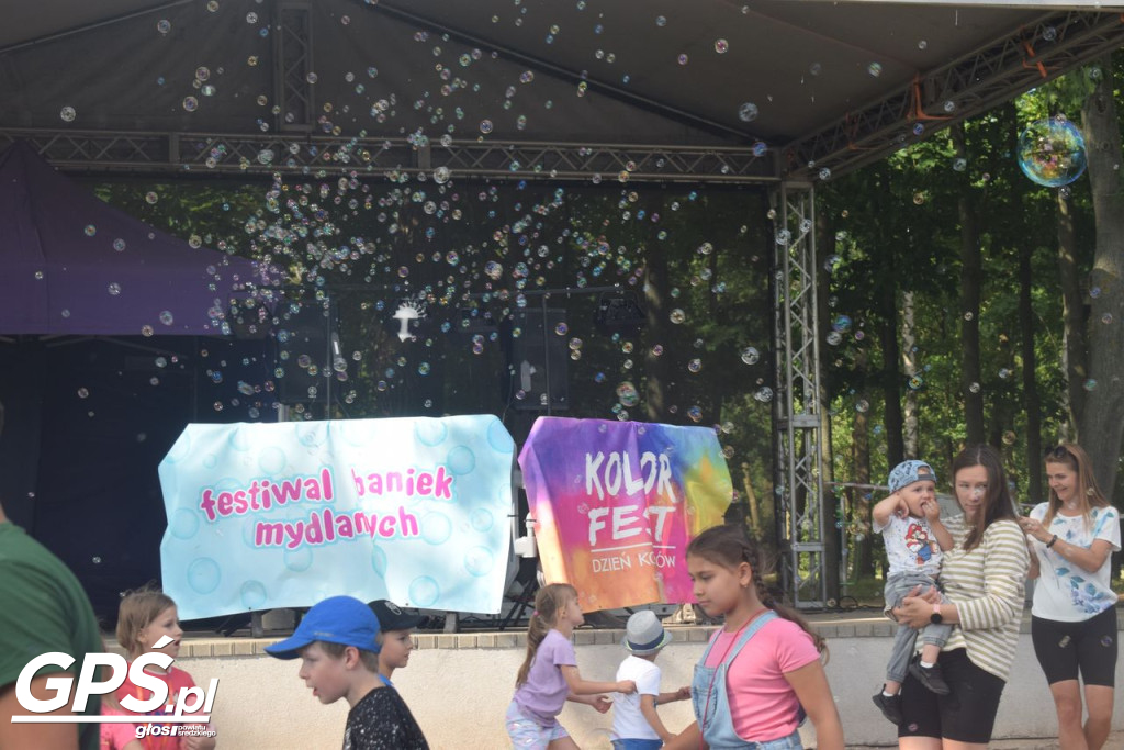 Festiwal baniek mydlanych i Holi nad jeziorem