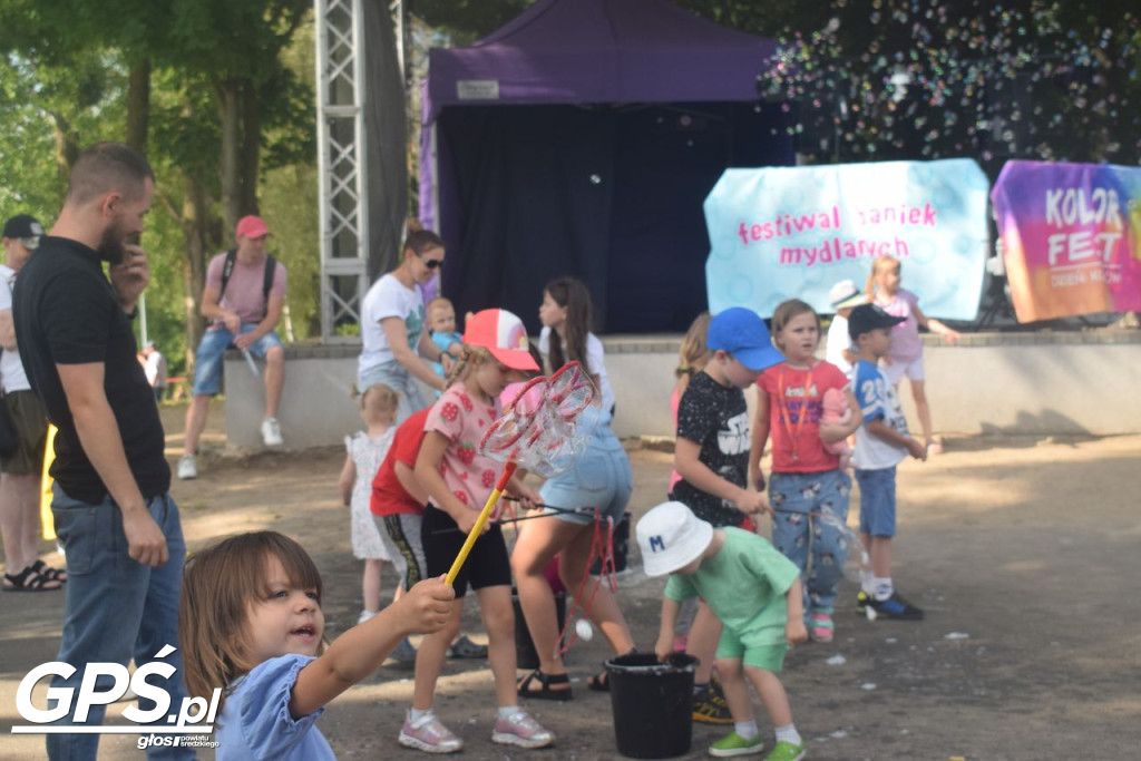 Festiwal baniek mydlanych i Holi nad jeziorem